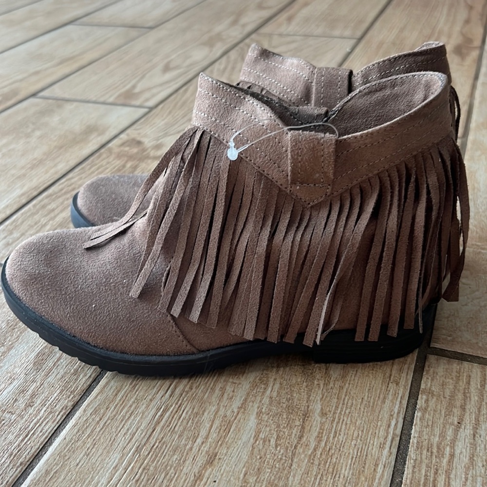 Restricted suede booties